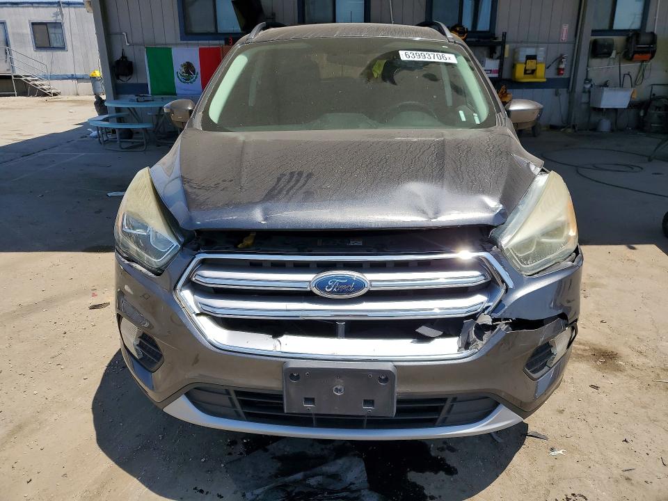 2017 Ford Escape მანქანა იყიდება აუქციონზე, vin: 1FMCU0GD5HUC88043, აუქციონის ნომერი: 63993706