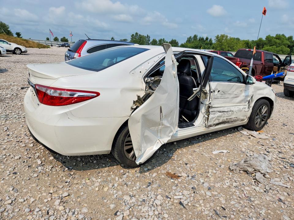 64460196 :رقم المزاد ، 4T1BF1FK2HU359971 vin ، 2017 Toyota Camry مزاد بيع