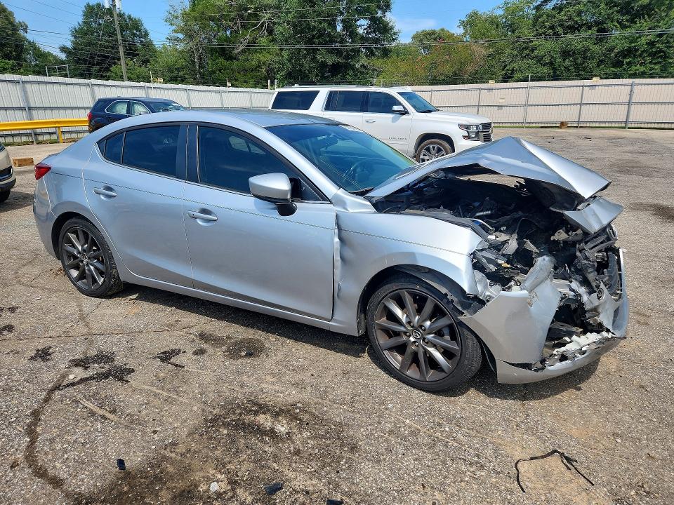 Продаж на аукціоні авто 2018 Mazda 3, vin: 3MZBN1V36JM201108, номер лоту: 64134156