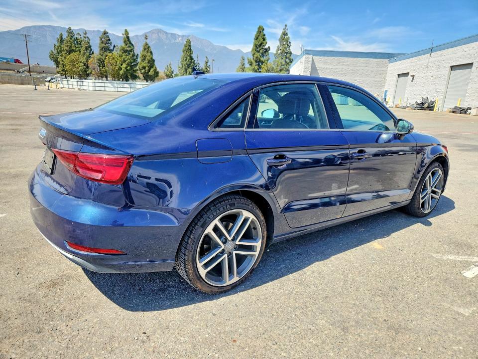 66084076 :رقم المزاد ، WAUAUGFF6J1010263 vin ، 2018 Audi A3 مزاد بيع