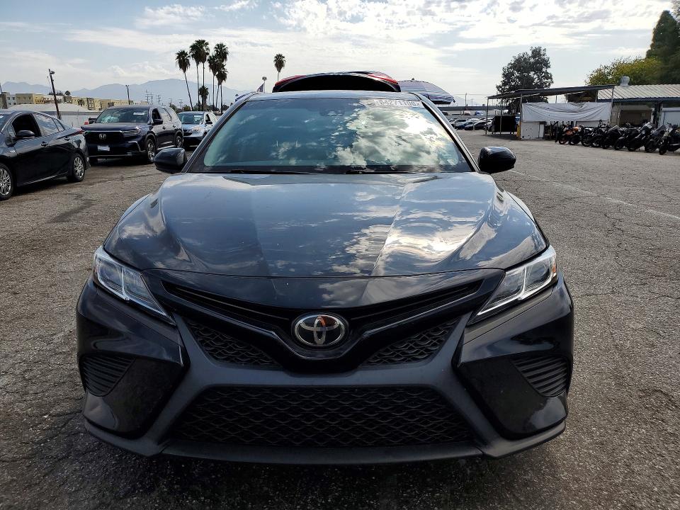 Продажа на аукционе авто 2018 Toyota Camry, vin: 4T1B11HK4JU103669, номер лота: 64271106