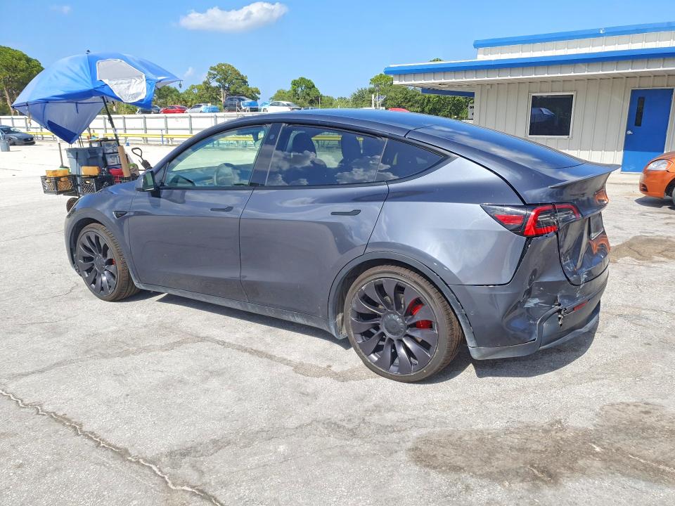 64714666 :رقم المزاد ، 5YJYGDEF9MF261704 vin ، 2021 Tesla Model Y مزاد بيع