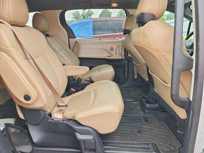 Продаж на аукціоні авто 2021 Toyota Sienna, vin: 5TDJRKEC2MS016986, номер лоту: 63370356