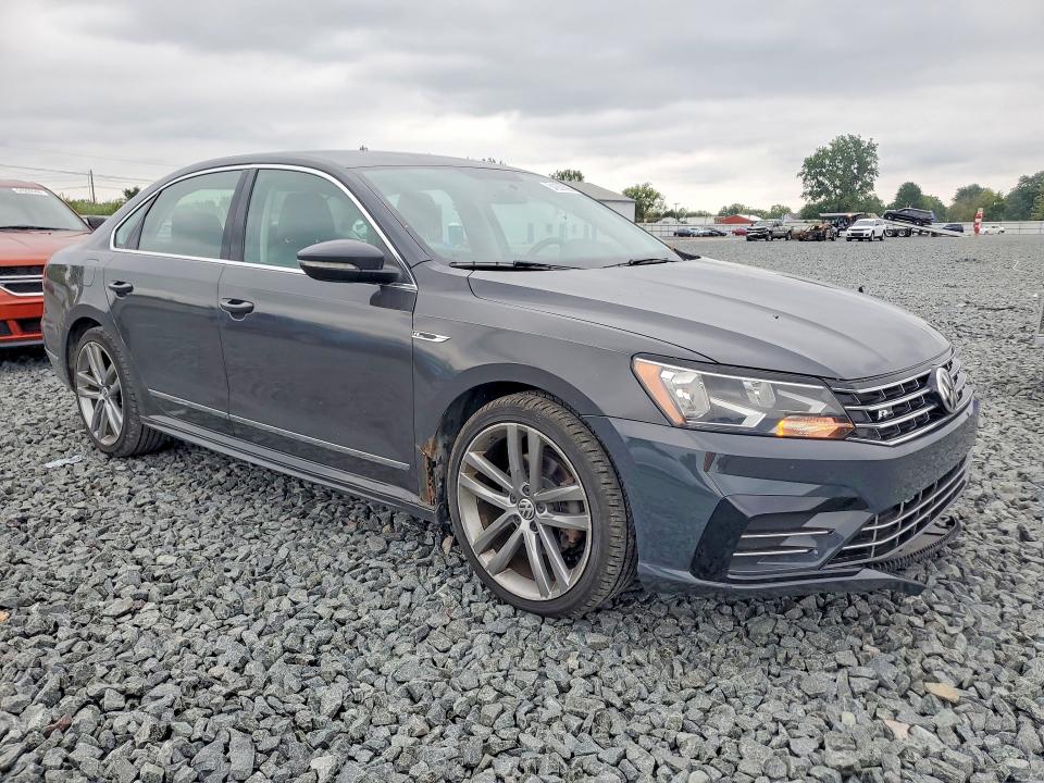 64206396 :رقم المزاد ، 1VWDT7A38HC058357 vin ، 2017 Volkswagen Passat مزاد بيع