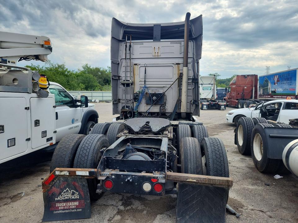 66579486 :رقم المزاد ، 4V4NC9EHXFN180314 vin ، 2015 Volvo Vn مزاد بيع