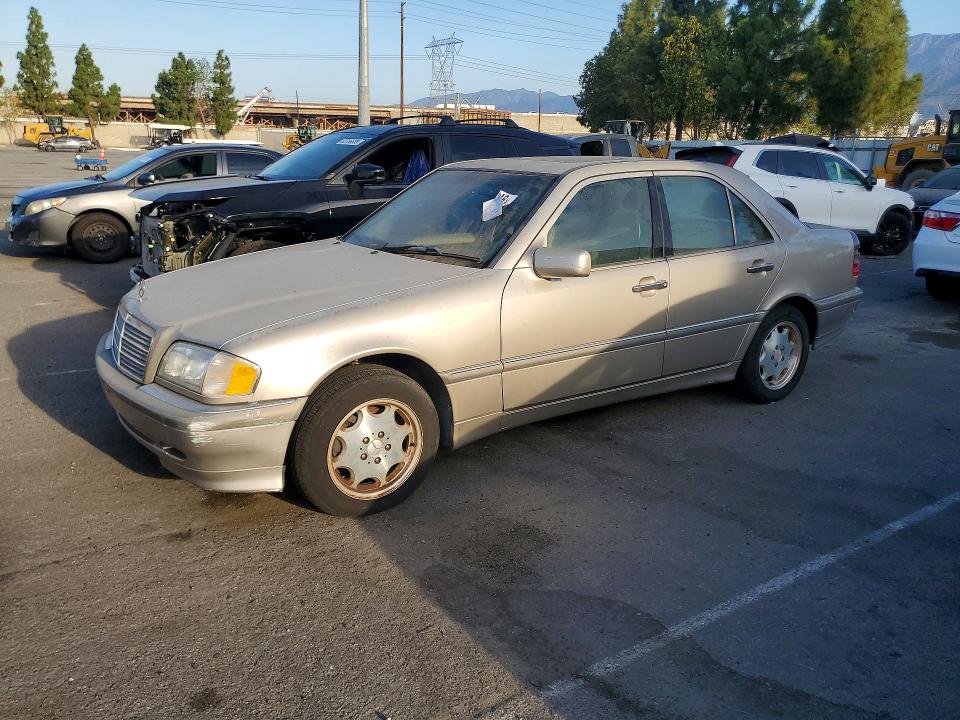 59898746 :رقم المزاد ، WDBHA24G8XA758951 vin ، 1999 Mercedes-benz C مزاد بيع