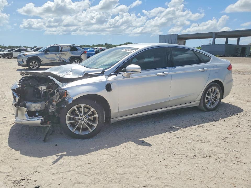 64339876 :رقم المزاد ، 3FA6P0SU9KR185308 vin ، 2019 Ford Fusion مزاد بيع