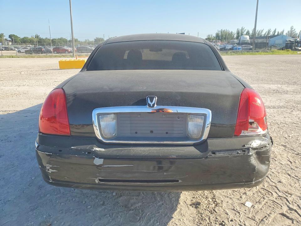 2007 Lincoln Town Car მანქანა იყიდება აუქციონზე, vin: 1LNHM84W17Y637300, აუქციონის ნომერი: 65474886