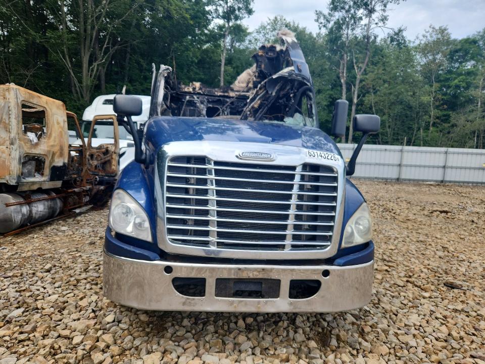 2014 Freightliner Cascadia მანქანა იყიდება აუქციონზე, vin: 1FUJGLD55ELFT9058, აუქციონის ნომერი: 63143226