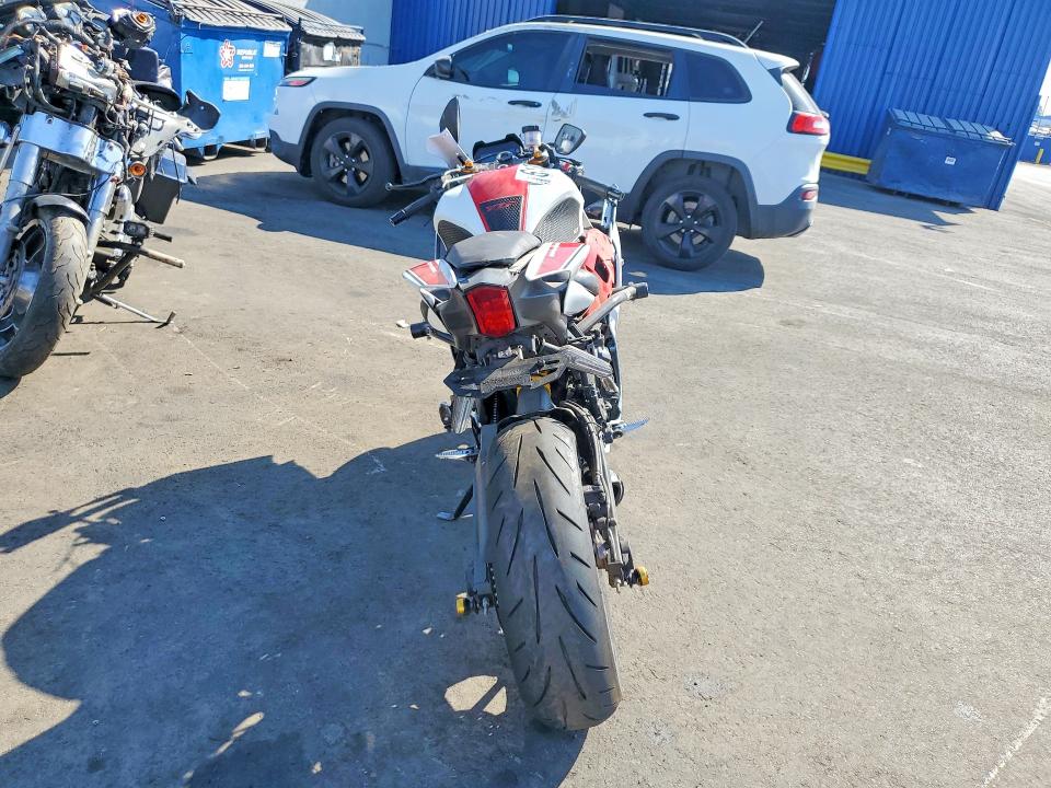 2022 Yamaha Yzfr7 მანქანა იყიდება აუქციონზე, vin: JYARM38YXNA001242, აუქციონის ნომერი: 61730556