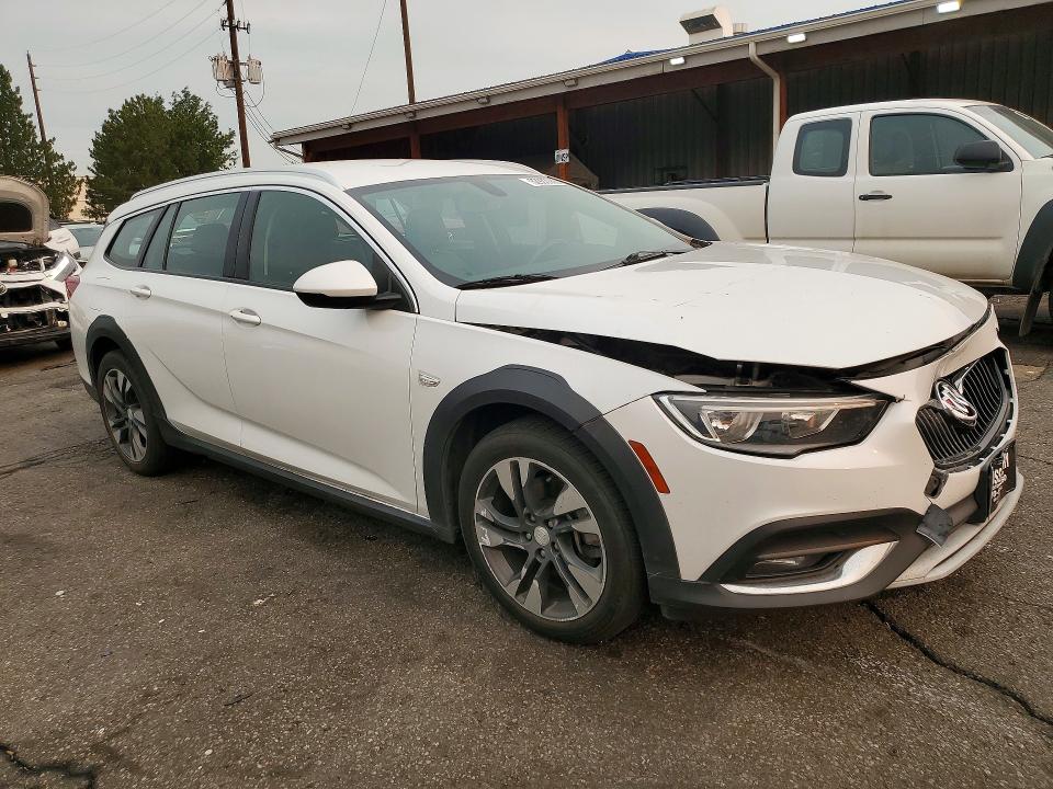62933056 :رقم المزاد ، W04GV8SX9J1151496 vin ، 2018 Buick Regal Tourx مزاد بيع