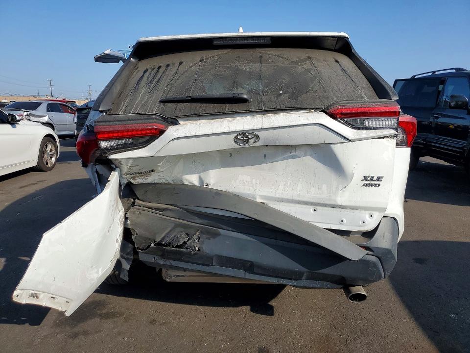 63713786 :رقم المزاد ، 2T3P1RFV0MW173277 vin ، 2021 Toyota Rav4 مزاد بيع
