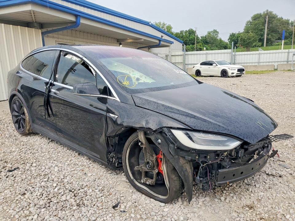 63347736 :رقم المزاد ، 5YJXCAE43GF000898 vin ، 2016 Tesla Model X مزاد بيع
