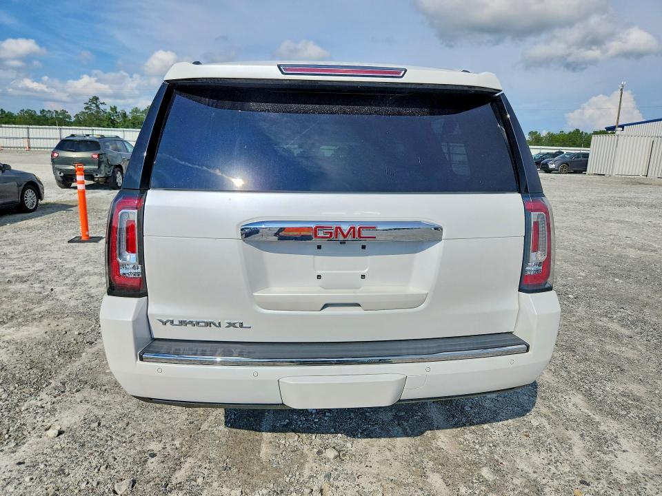 Продаж на аукціоні авто 2016 Gmc Yukon Xl, vin: 1GKS1HKJ1GR399764, номер лоту: 63100466