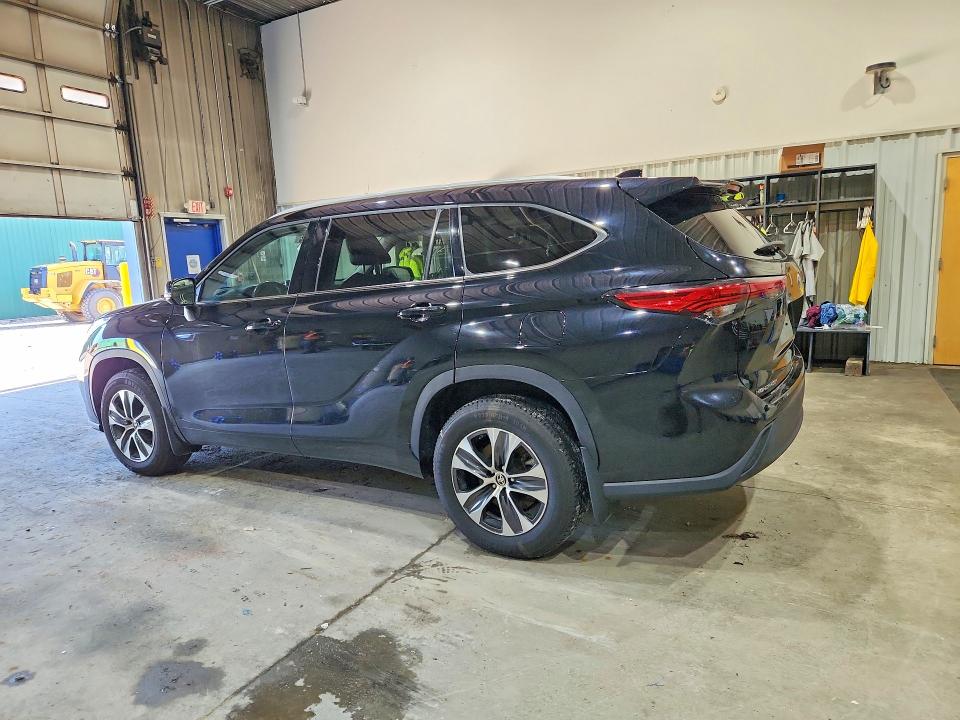 Aukcja sprzedaży 2022 Toyota Highlander, vin: 5TDGZRBH4NS573421, numer aukcji: 63359646