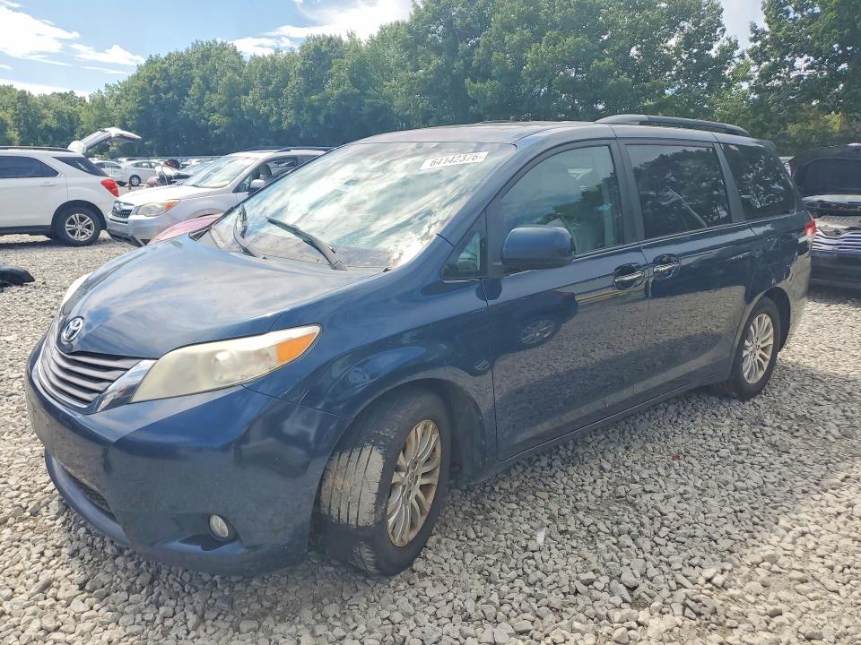Auction sale of the 2011 Toyota Sienna, vin: 5TDYK3DC3BS034226, lot number: 64142376