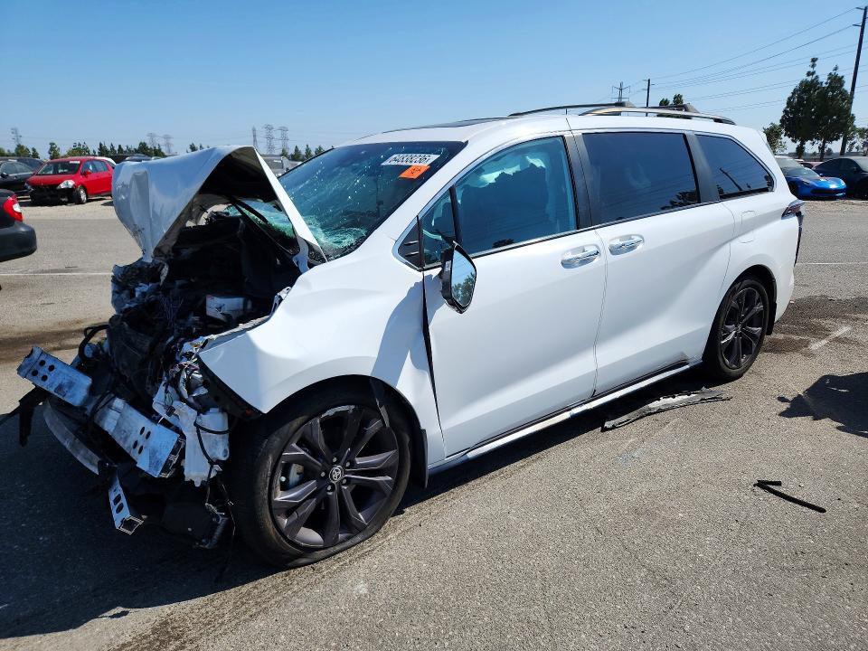 64838236 :رقم المزاد ، 5TDCRKEC1RS204317 vin ، 2024 Toyota Sienna مزاد بيع