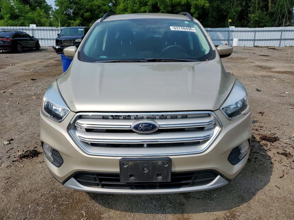 63748496 :رقم المزاد ، 1FMCU9GD4JUA32860 vin ، 2018 Ford Escape مزاد بيع