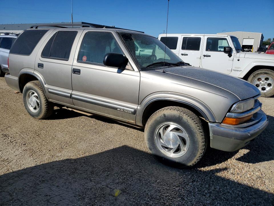 61410606 :رقم المزاد ، 1GNDT13WX12179336 vin ، 2001 Chevrolet Blazer مزاد بيع