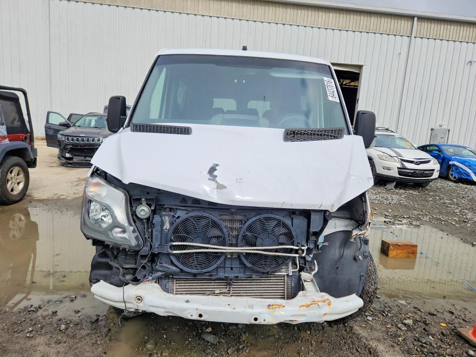 64437816 :رقم المزاد ، 8BRPE7DD8GE123238 vin ، 2016 Mercedes-benz Sprinter مزاد بيع