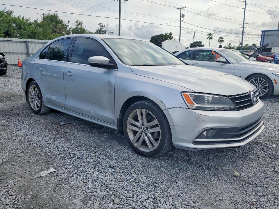63516606 :رقم المزاد ، 3VWL07AJ7FM251601 vin ، 2015 Volkswagen Jetta مزاد بيع