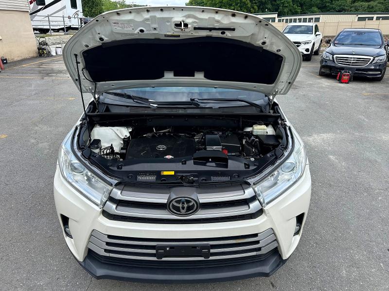 61993846 :رقم المزاد ، 5TDJZRFH2JS816010 vin ، 2018 Toyota Highlander مزاد بيع
