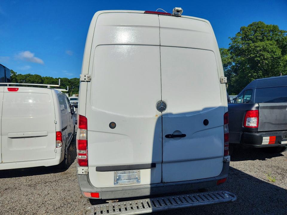 64417736 :رقم المزاد ، WD3PE8CB4B5572636 vin ، 2011 Mercedes-benz Sprinter مزاد بيع