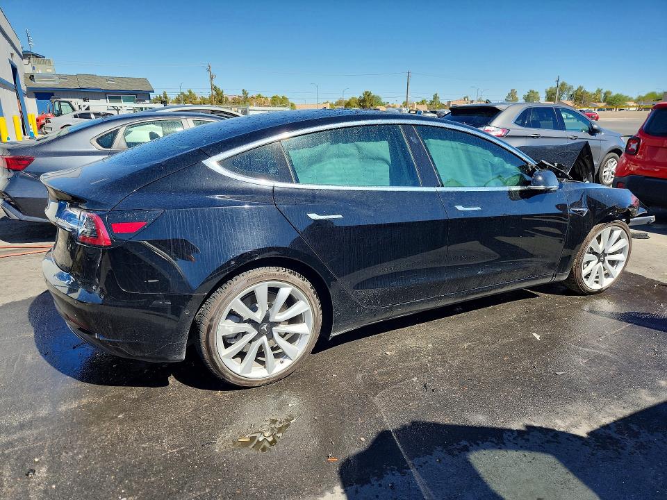63282856 :رقم المزاد ، 5YJ3E1EA6JF154575 vin ، 2018 Tesla Model 3 مزاد بيع
