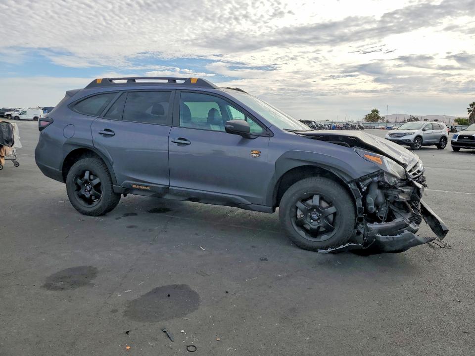 65394726 :رقم المزاد ، 4S4BTGUD1N3182993 vin ، 2022 Subaru Outback مزاد بيع