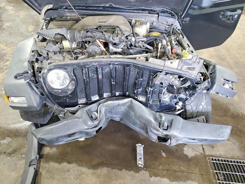 64797976 :رقم المزاد ، 1C4HJXDG2JW172710 vin ، 2018 Jeep Wrangler Unlimited مزاد بيع