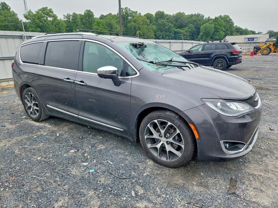 63484216 :رقم المزاد ، 2C4RC1GG8JR323372 vin ، 2018 Chrysler Pacifica مزاد بيع