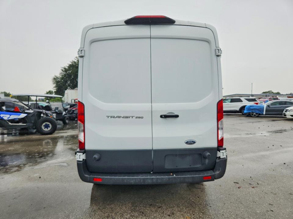63948356 :رقم المزاد ، 1FTYR2CM6JKA48689 vin ، 2018 Ford Transit مزاد بيع