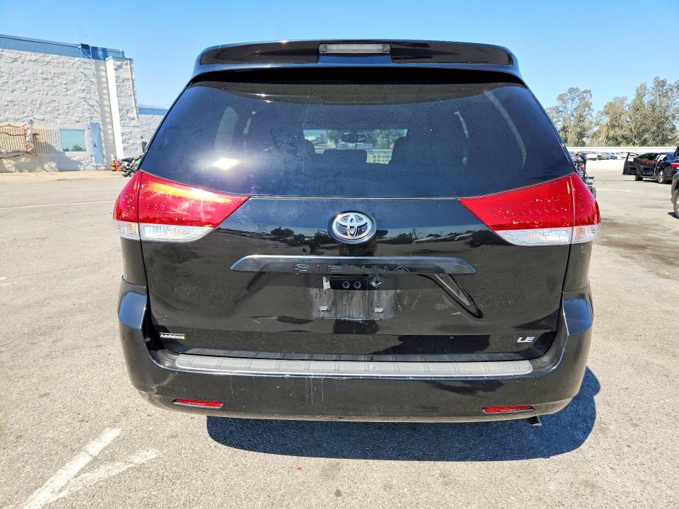 63902546 :رقم المزاد ، 5TDKK3DC4DS300538 vin ، 2013 Toyota Sienna مزاد بيع