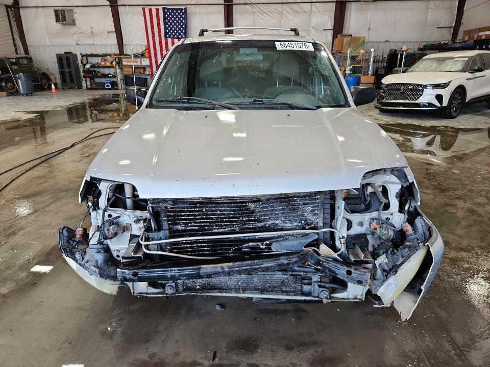 66451576 :رقم المزاد ، 1FMYU04162KB22875 vin ، 2002 Ford Escape مزاد بيع