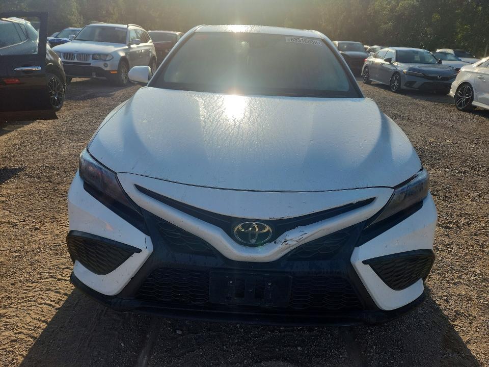 Продаж на аукціоні авто 2024 Toyota Camry, vin: 4T1G11AK2RU217844, номер лоту: 63516036