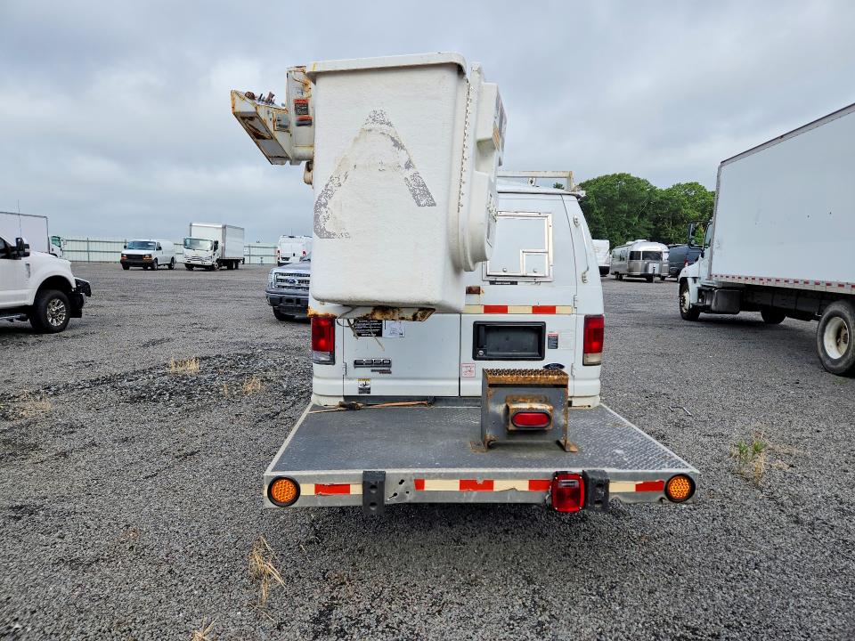 63300466 :رقم المزاد ، 1FTSE3ES5BDB26100 vin ، 2011 Ford E-350 مزاد بيع