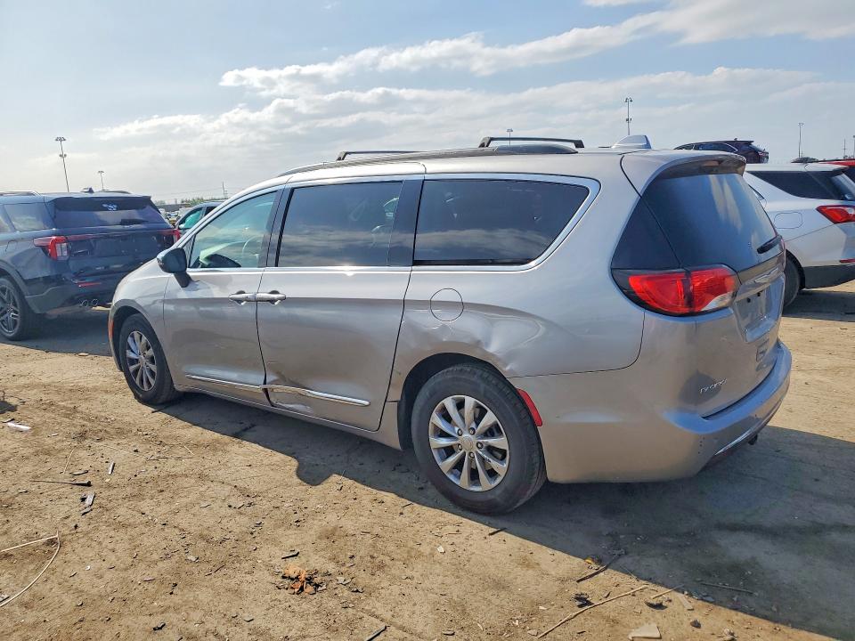 65944276 :رقم المزاد ، 2C4RC1BG3HR702961 vin ، 2017 Chrysler Pacifica مزاد بيع