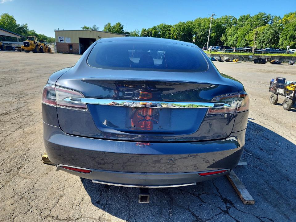 2015 Tesla Model S მანქანა იყიდება აუქციონზე, vin: 5YJSA1E14FF110508, აუქციონის ნომერი: 65216316