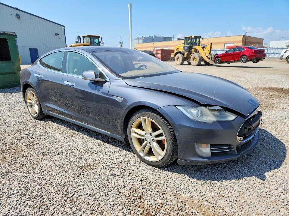 2015 Tesla Model S მანქანა იყიდება აუქციონზე, vin: 5YJSA1H28FFP74587, აუქციონის ნომერი: 66256316