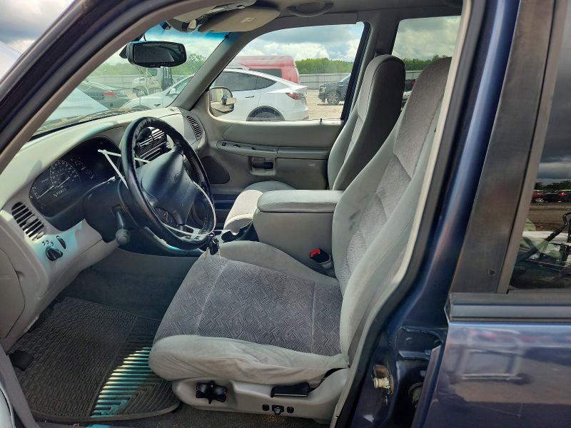 Продажа на аукционе авто 2000 Ford Explorer, vin: 1FMZU83P4YZC12132, номер лота: 63563636
