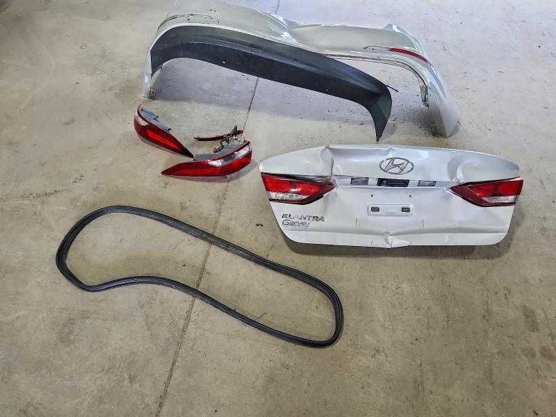 2017 Hyundai Elantra მანქანა იყიდება აუქციონზე, vin: KMHD84LF0HU243423, აუქციონის ნომერი: 64958416