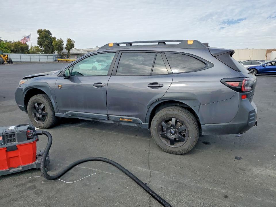 65394726 :رقم المزاد ، 4S4BTGUD1N3182993 vin ، 2022 Subaru Outback مزاد بيع