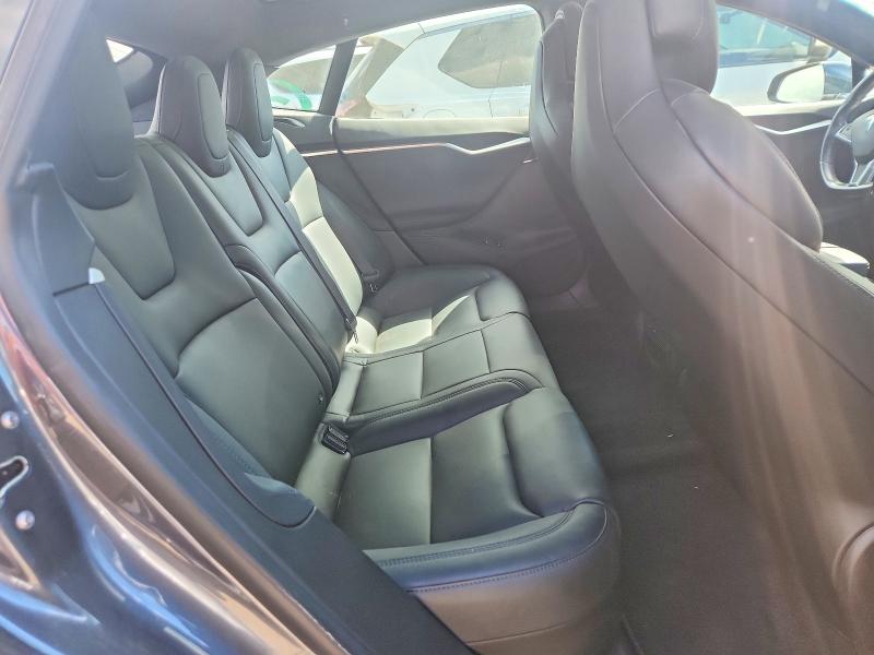 65385656 :رقم المزاد ، 5YJSA1E28HF222255 vin ، 2017 Tesla Model S مزاد بيع