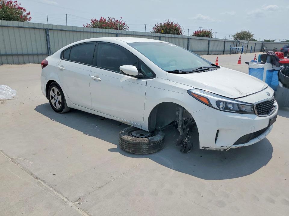 2017 Kia Forte მანქანა იყიდება აუქციონზე, vin: 3KPFK4A76HE070502, აუქციონის ნომერი: 63054576