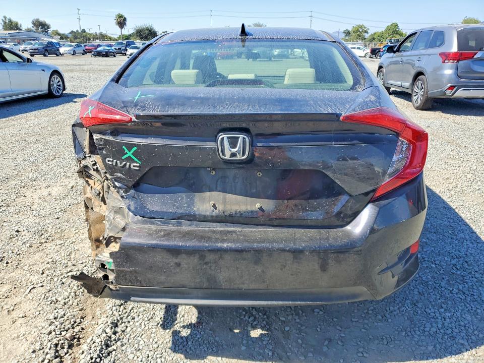 64327946 :رقم المزاد ، JHMFC1F38JX013157 vin ، 2018 Honda Civic مزاد بيع