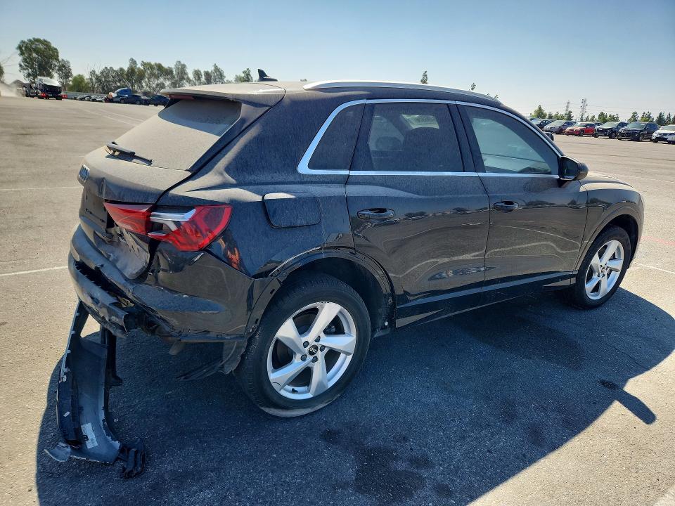65496826 :رقم المزاد ، WA1AUCF3XM1132169 vin ، 2021 Audi Q3 مزاد بيع