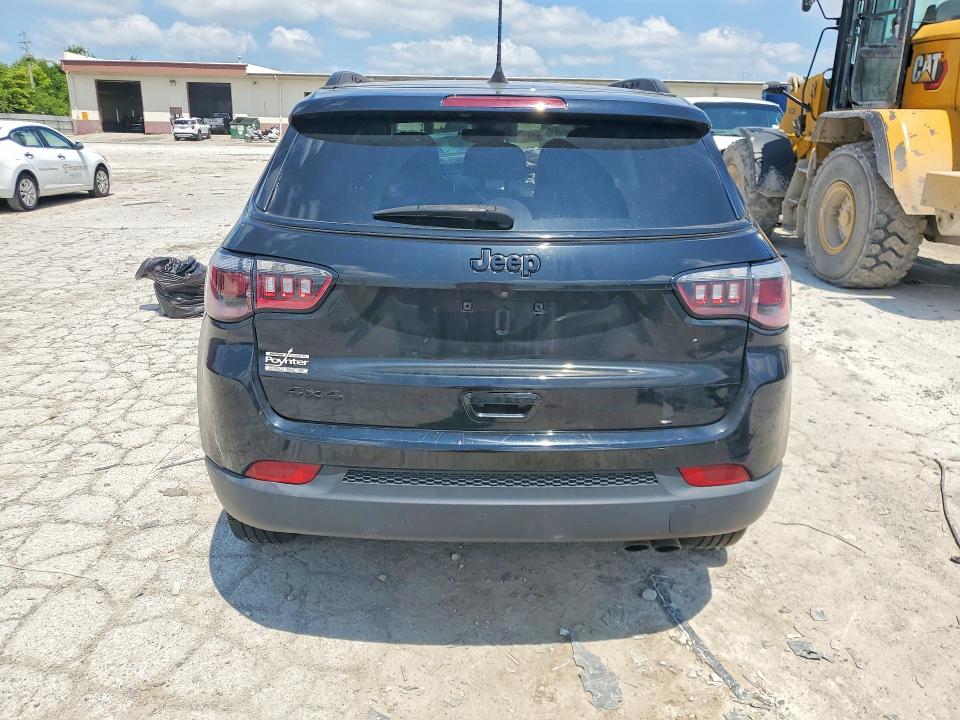 63507846 :رقم المزاد ، 3C4NJDBB0JT395522 vin ، 2018 Jeep Compass مزاد بيع