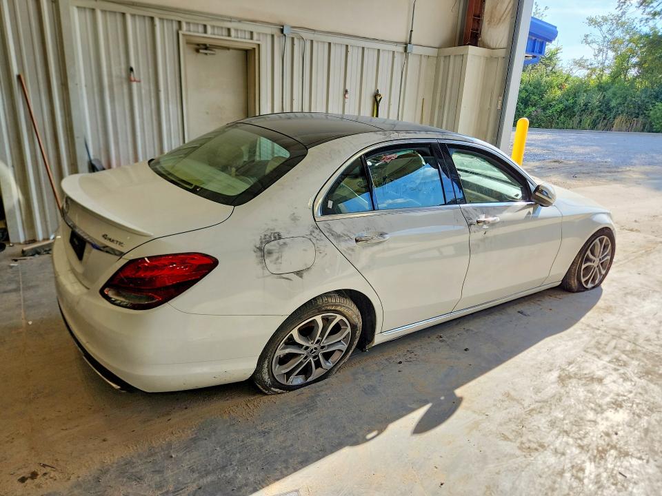 66996616 :رقم المزاد ، 55SWF4KB7GU126610 vin ، 2016 Mercedes-benz C مزاد بيع
