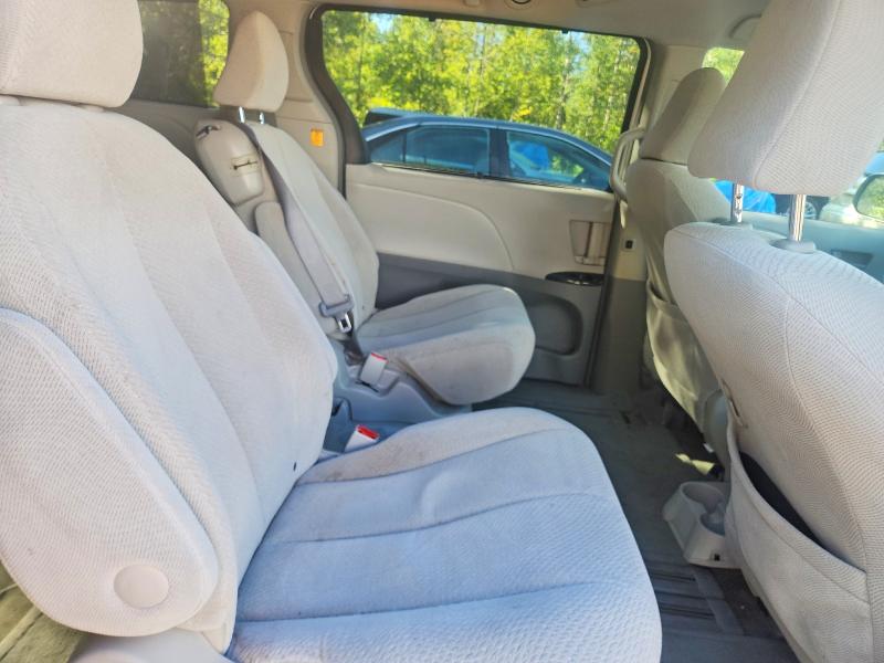 66731776 :رقم المزاد ، 5TDKK3DC1BS167945 vin ، 2011 Toyota Sienna مزاد بيع