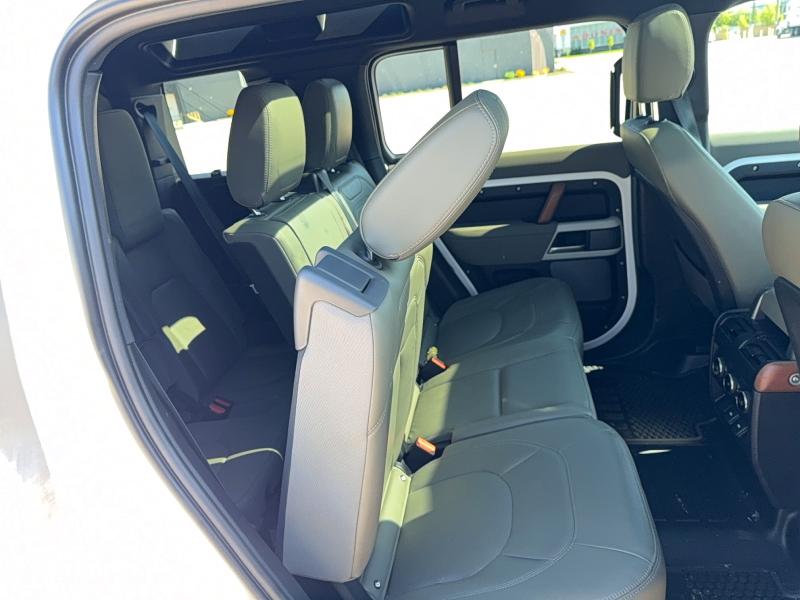 Продажа на аукционе авто 2023 Land Rover Defender, vin: SALEJEEX8P2234688, номер лота: 65828006